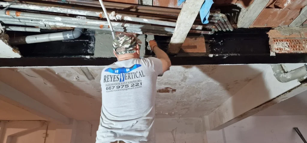 reparación de fuga de agua en local comercial en Barcelona