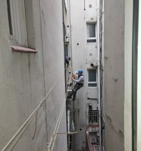 Reparación de patios de luces y bajantes en Barcelona