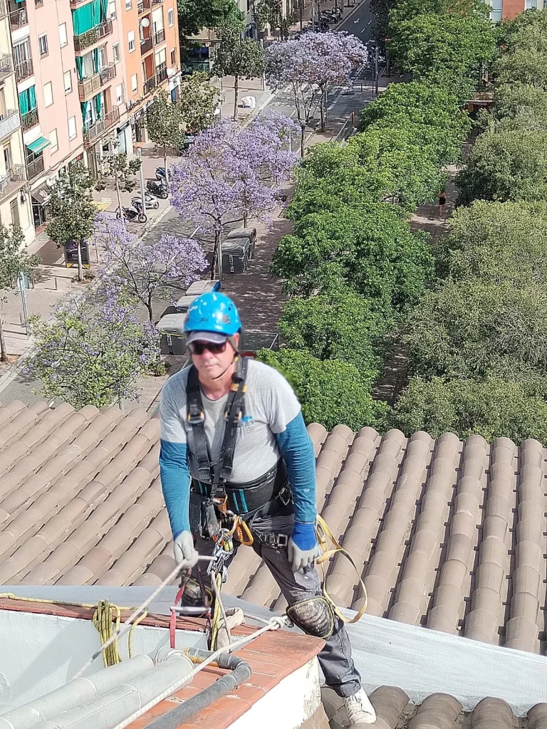 trabajos verticales en Barcelona realizados por Reyes Vertical