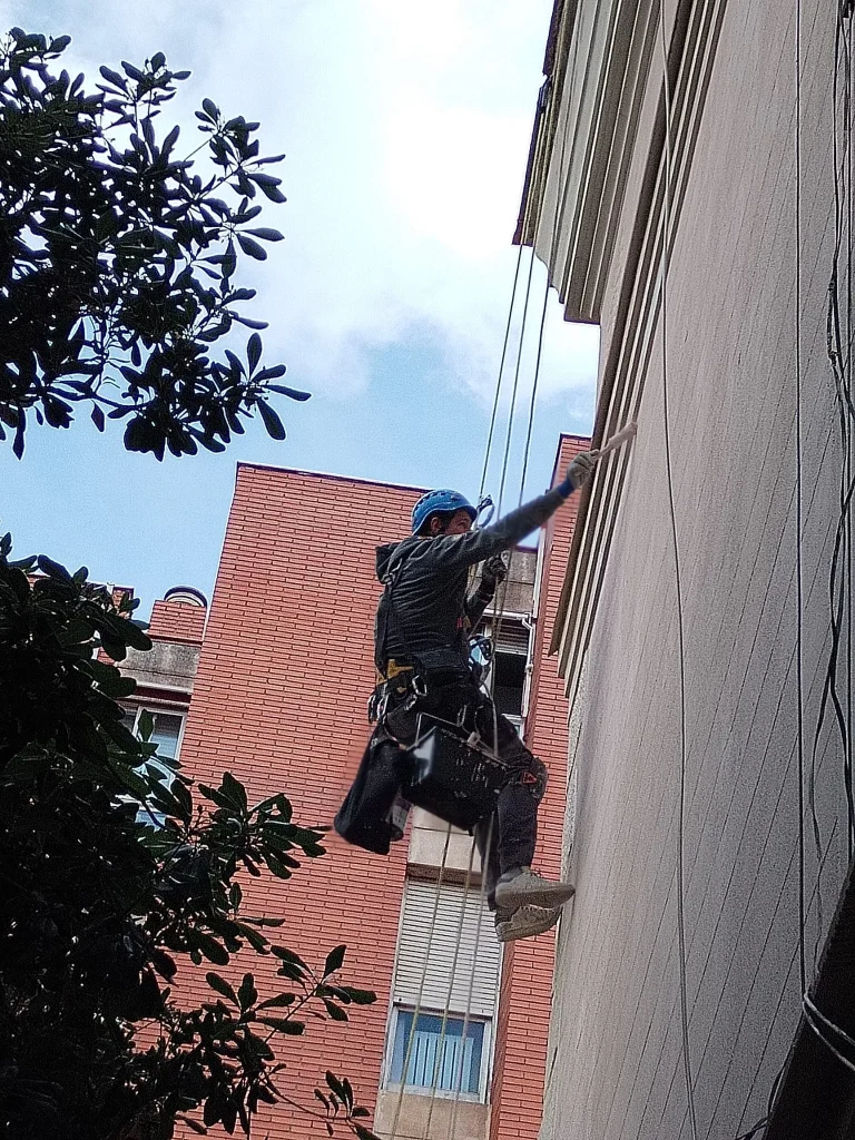contacto empresa de trabajos verticales en Barcelona Reyes Vertical