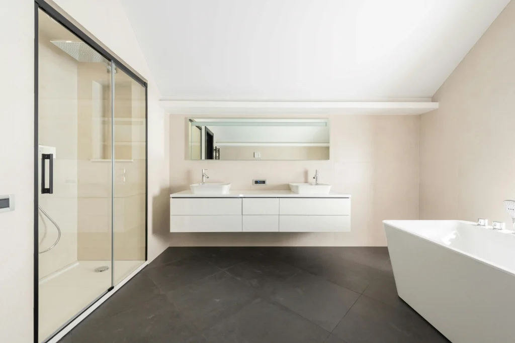 reformas de baños en Barcelona con renovación completa del espacio